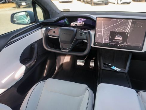 Used 2022 Tesla Model X Plaid image 27