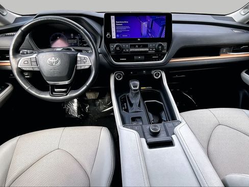 Used 2024 Toyota Grand Highlander AWD image 16