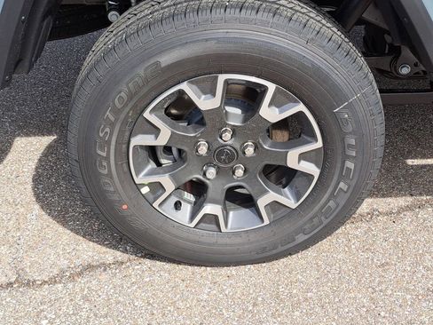 New 2026 Jeep Gladiator Sahara image 5