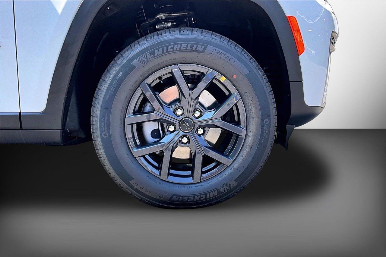New 2027 Jeep Grand Cherokee Altitude AWD/4WD image 33