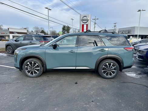 New 2026 Nissan Pathfinder Platinum image 16