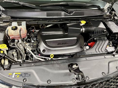 Used 2023 Chrysler Pacifica Touring-L FWD image 30