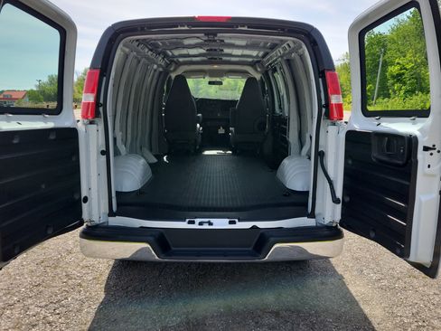 New 2026 GMC Savana 2500 w/ Driver Convenience Package RWD image 16