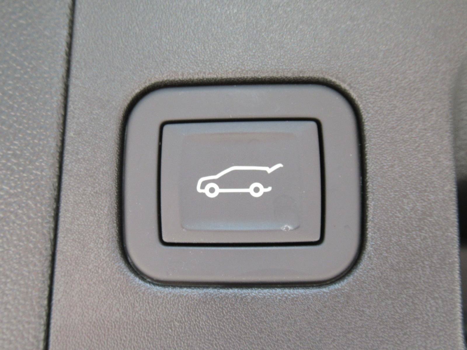 Certified 2026 Cadillac XT5 Sportv w/ LPO, Floor Liner Package AWD/4WD image 41