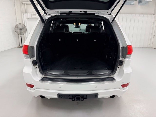 Used 2020 Jeep Grand Cherokee Overland AWD/4WD image 24