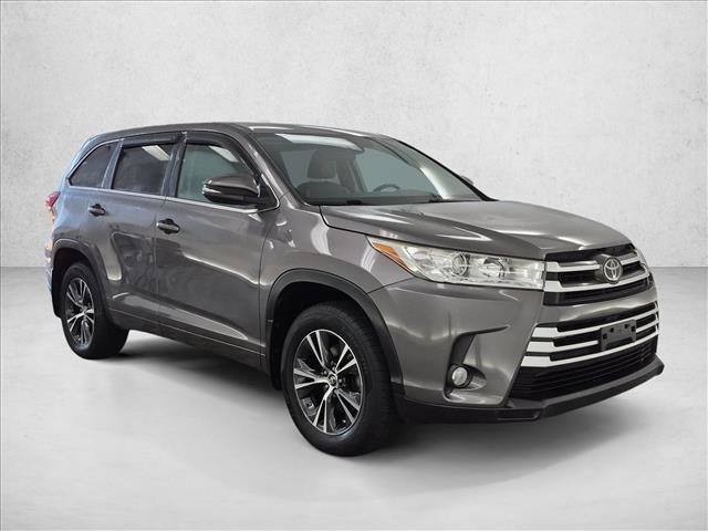 Used 2018 Toyota Highlander Plus AWD/4WD image 3