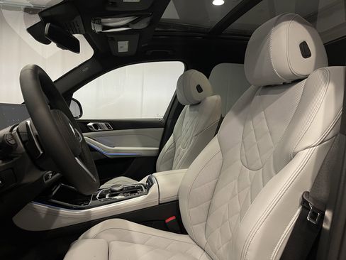 Used 2026 BMW X5 xDrive50e w/ M Sport Package image 8