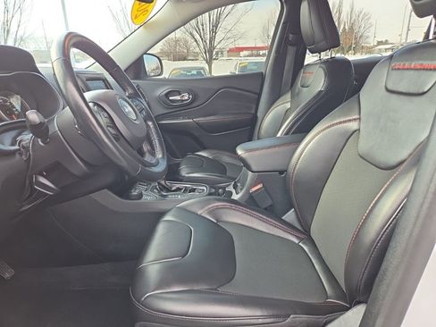 Used 2020 Jeep Cherokee Trailhawk w/ Technology Group image 21