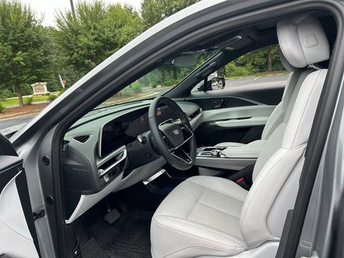 Used 2025 Cadillac Lyriq Sport w/ LPO, Floor Liner Package AWD/4WD image 41