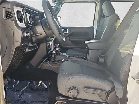 Used 2025 Jeep Wrangler Sport S image 16