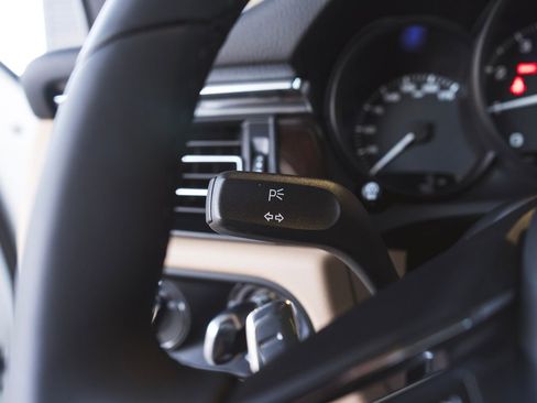 Certified 2026 Porsche Macan AWD/4WD image 18