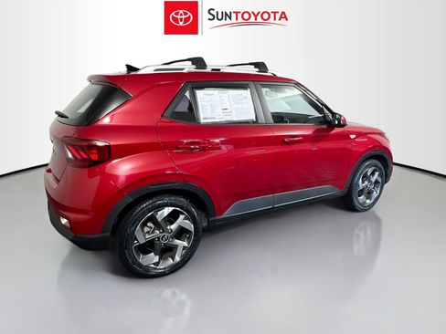 Used 2022 Hyundai Venue Limited FWD image 4