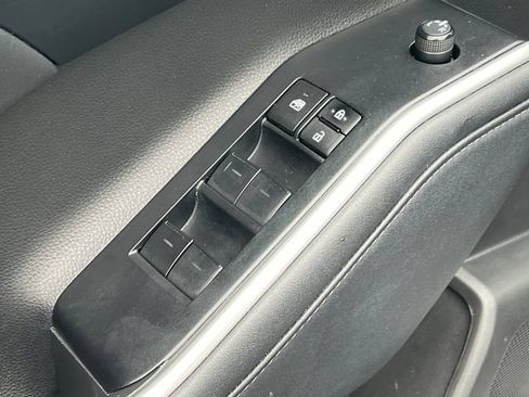 Used 2023 Toyota Highlander XLE AWD/4WD image 18