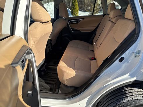 Used 2022 Toyota RAV4 XLE image 30