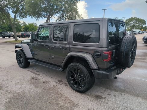 Used 2025 Jeep Wrangler Unlimited Sahara AWD/4WD image 8