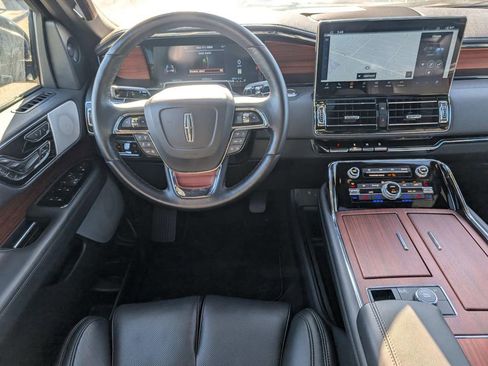 Used 2024 Lincoln Navigator Reserve image 15