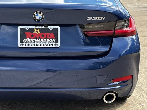 Used 2023 BMW 330i Sedan w/ Premium Package image 6