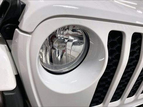 Used 2022 Jeep Gladiator Sport image 30