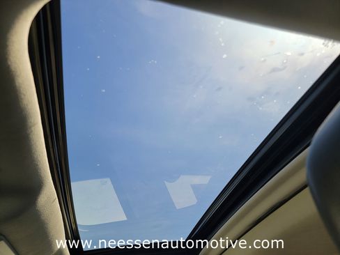 Used 2023 Toyota Highlander XLE image 30