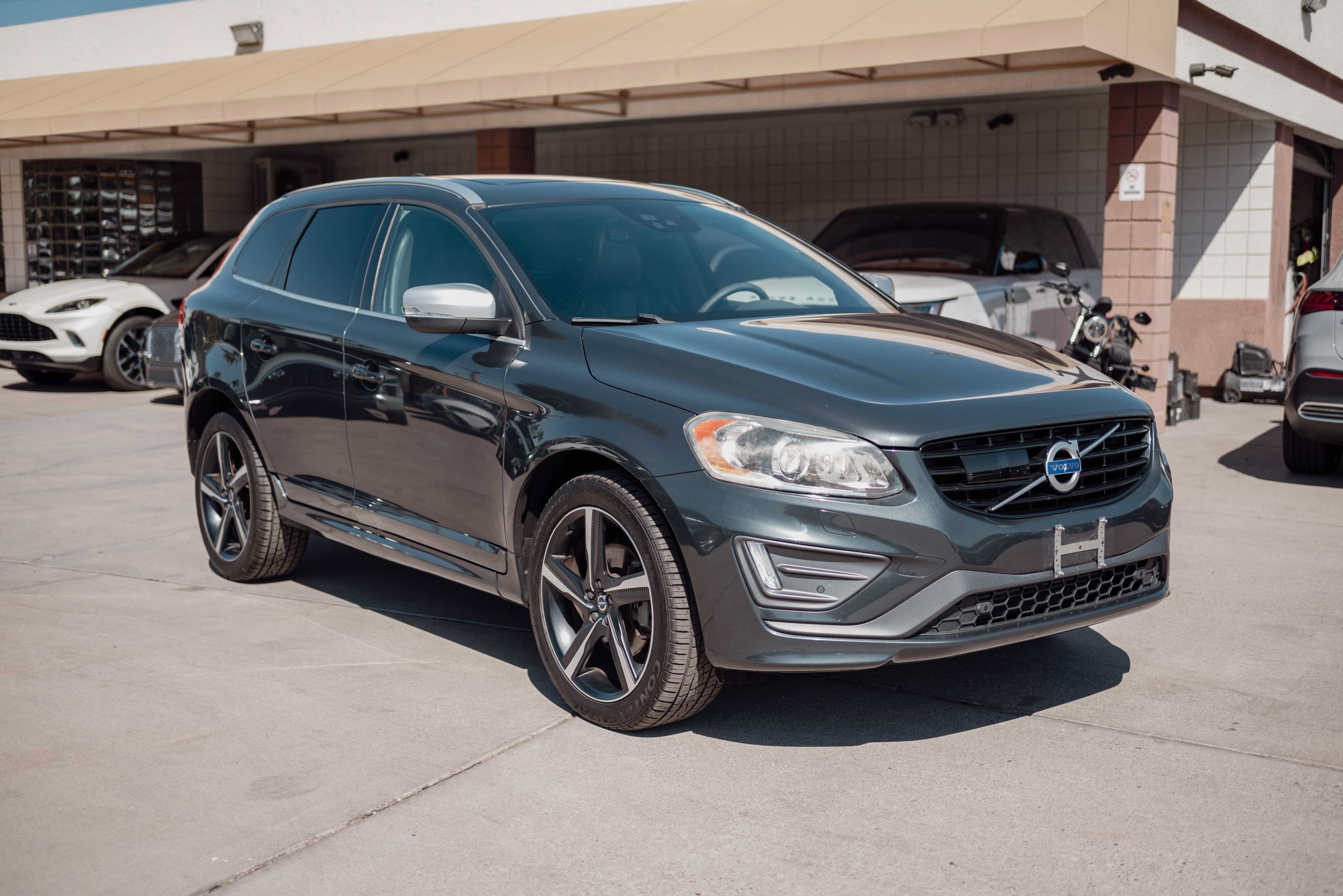Used 2016 Volvo XC60 T6 R-Design Platinum w/ Climate Package AWD/4WD image 3