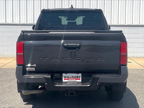 Used 2025 Toyota Tacoma SR5 AWD/4WD image 5