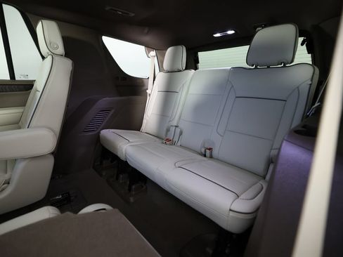 Used 2026 GMC Yukon Denali w/ Sun & Power Step Package AWD/4WD image 16