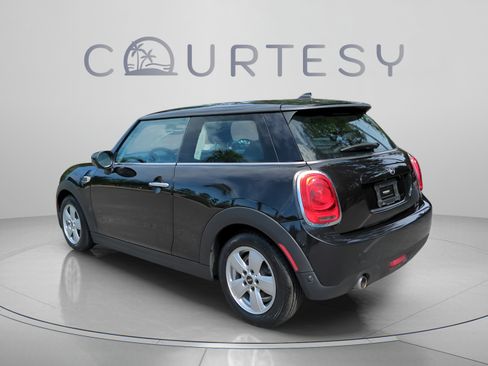 Used 2021 MINI Cooper 2-Door Hardtop FWD image 5