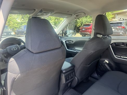 Used 2023 Toyota RAV4 LE AWD/4WD image 14