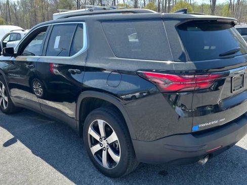 Used 2023 Chevrolet Traverse LT w/ LT Premium Package AWD/4WD image 3