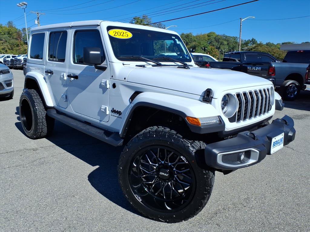 Used 2025 Jeep Wrangler Unlimited Sahara AWD/4WD image 2