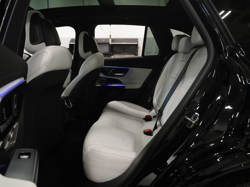 Used 2025 Mercedes-Benz GLC 350e 4MATIC image 14