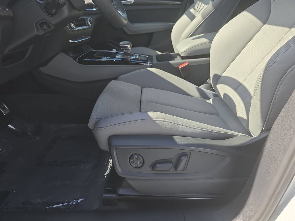 Certified 2025 Audi SQ5 Premium Plus w/ Premium Plus Package AWD/4WD image 22