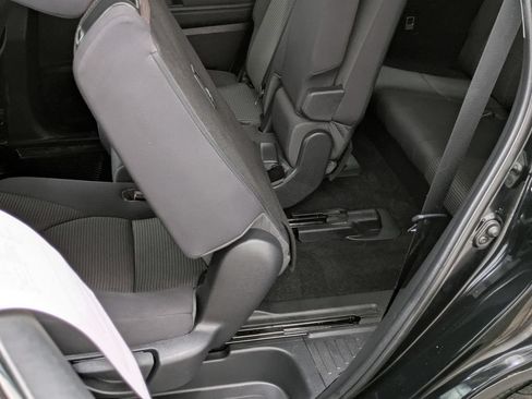 Used 2023 Toyota Highlander LE AWD/4WD image 34