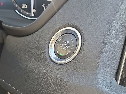 Used 2023 Cadillac XT4 Premium Luxury image 32