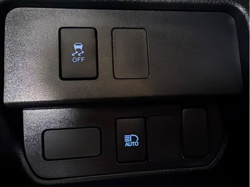 Used 2021 Toyota Tacoma SR5 AWD/4WD image 24