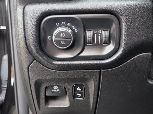 Used 2019 RAM 1500 Big Horn image 16