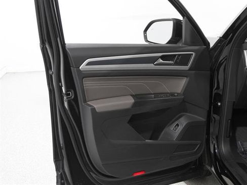 Used 2023 Volkswagen Atlas Cross Sport SEL image 4