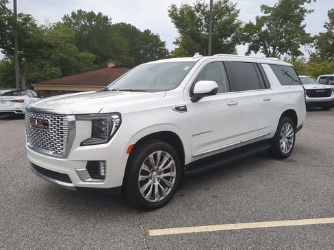 Used 2022 GMC Yukon XL Denali AWD/4WD image 4
