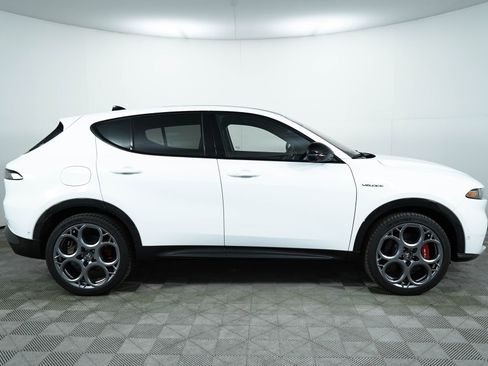 New 2024 Alfa Romeo Tonale Veloce image 12