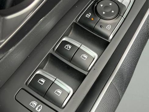 Used 2025 Kia Sorento S w/ Panoramic Sunroof Package image 10