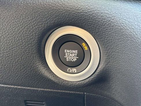 New 2026 Chrysler Pacifica Select image 21