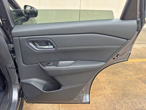 Used 2024 Nissan Rogue SL FWD image 40