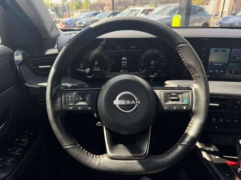 Used 2025 Nissan Kicks SR w/ SR Premium Package FWD image 11
