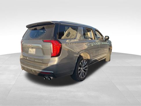 Used 2021 GMC Yukon Denali w/ Denali Premium Package image 4
