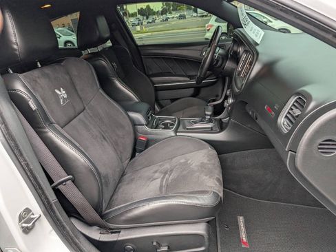 Used 2022 Dodge Charger Scat Pack w/ Dynamics Package RWD image 17