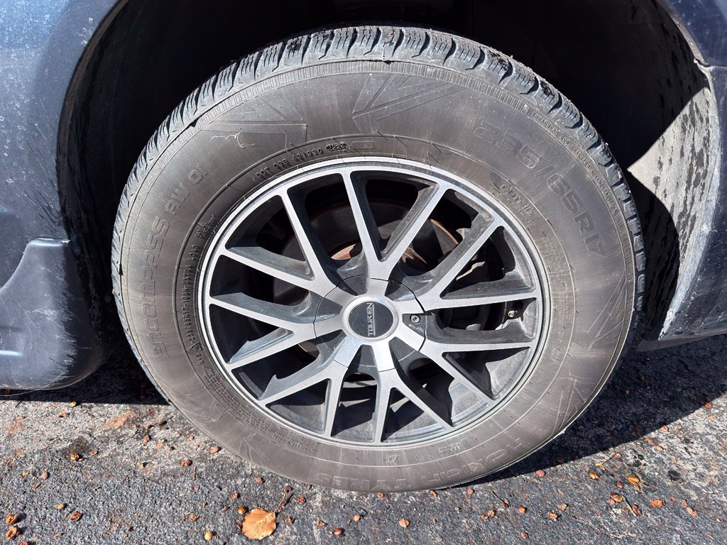 Used 2009 Chrysler Town & Country Touring FWD image 15