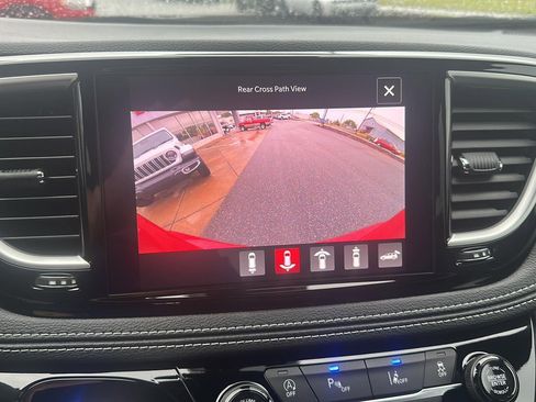 New 2026 Chrysler Pacifica Select image 16