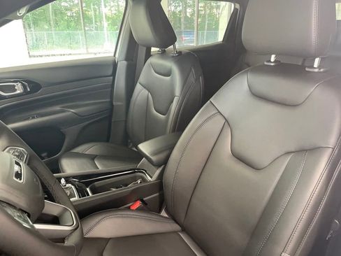 New 2025 Jeep Compass Limited w/ Sun & Sound Group image 10