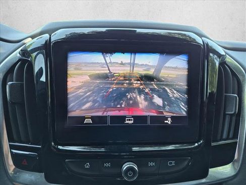 Used 2022 Chevrolet Traverse LT FWD image 13