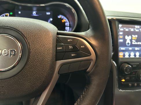 Used 2018 Jeep Grand Cherokee Laredo AWD/4WD image 20